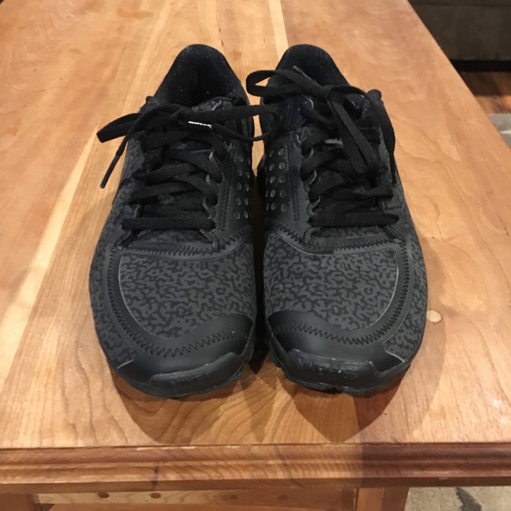 Women’s size 7 Nike sneakers